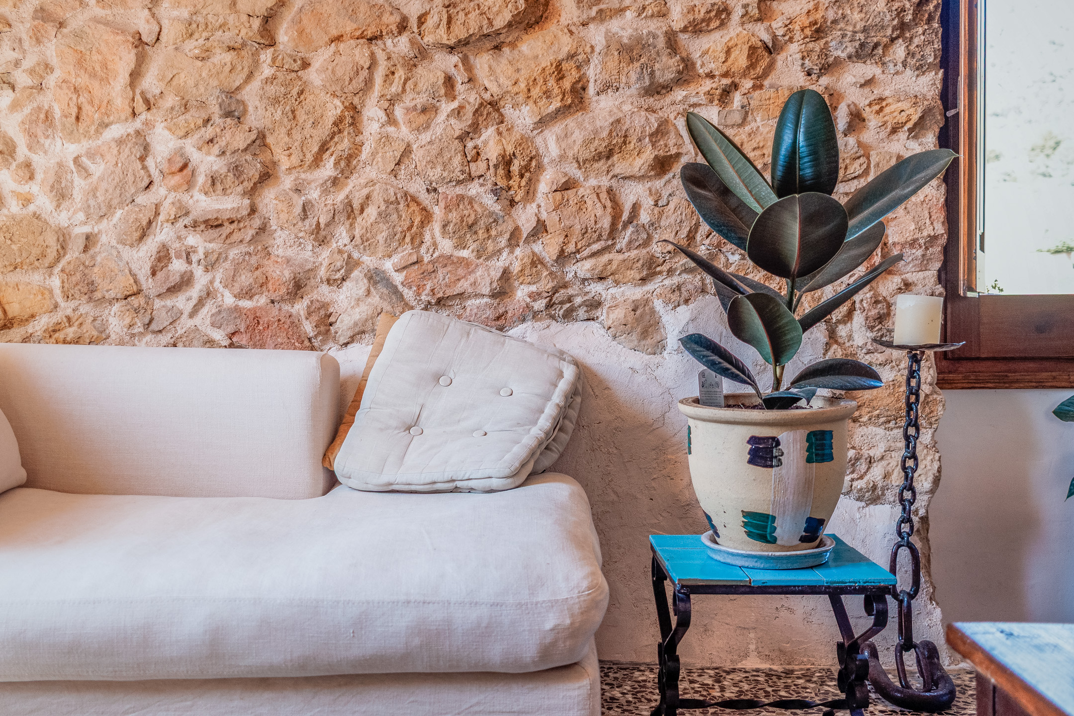 Seating Area Cal Guixater 3